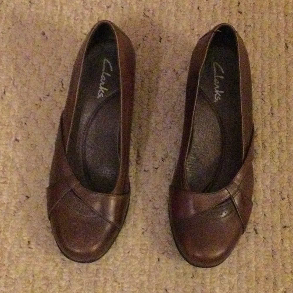 Clarks brown shoes, low heel size 7M